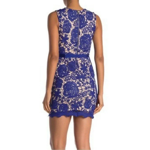 Love X Design Selma Surplice Lace dress - Picture 2 of 12